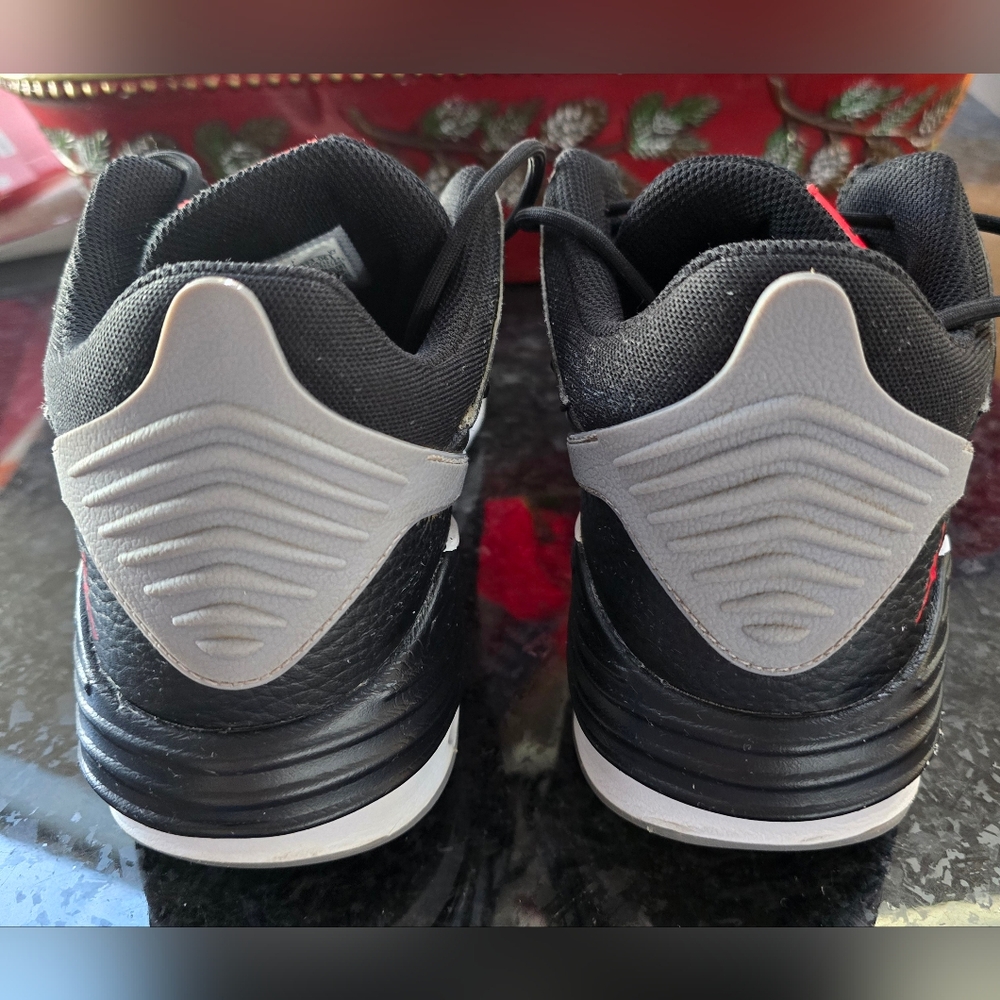 Jordan Max Aura 5 (Black/White/Grey mens 10.5 - Picture 4 of 11